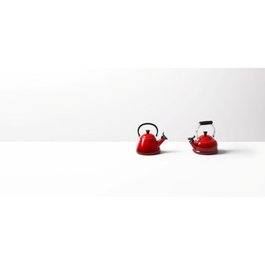 Le Creuset 1.6L Cherry Red / Cerise Whistling Kone Kettle vs Classic 