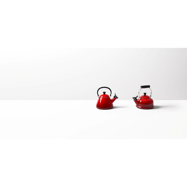 Le Creuset 1.6L Cherry Red / Cerise Whistling Kone Kettle vs Classic 