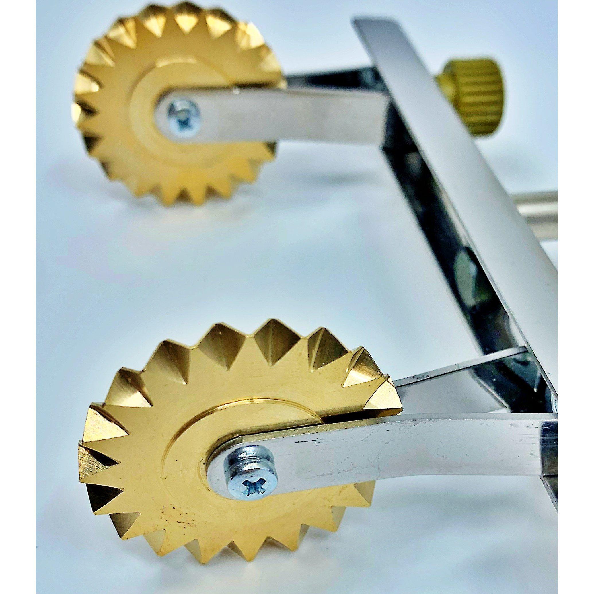 Adjustable Pasta Cutter With 2 Wheels in Stainless Steel Toothed